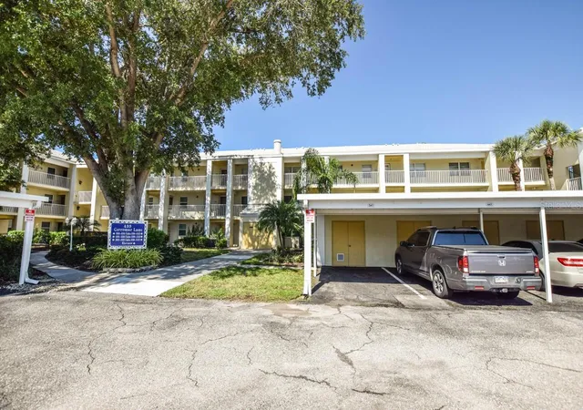 Photo 1 of Condo for sale at 433 Cerromar Ln #541, Venice, FL 34293 | MLS# N6146127 | Listing updated on 2026-10-14