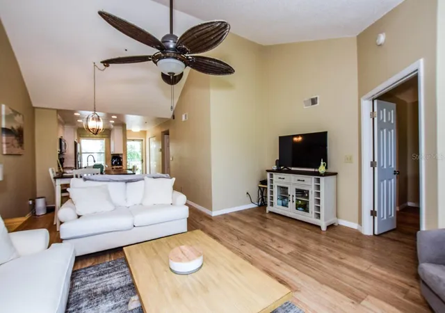 Listing Photo 5 - Condo for sale in building located at 433 Cerromar Ln, VENICE, FL 34293 - Unit #541