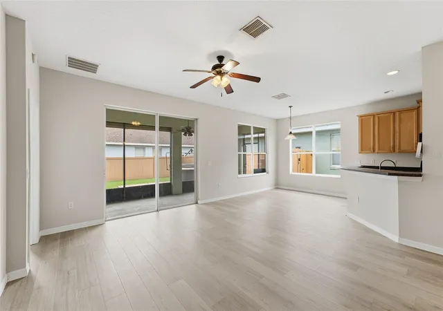 Photo 3 of Single family home for sale at 185 Venetian Bay Cir, Sanford, FL 32771 | MLS# O6448511 | Listing updated on 2026-10-09