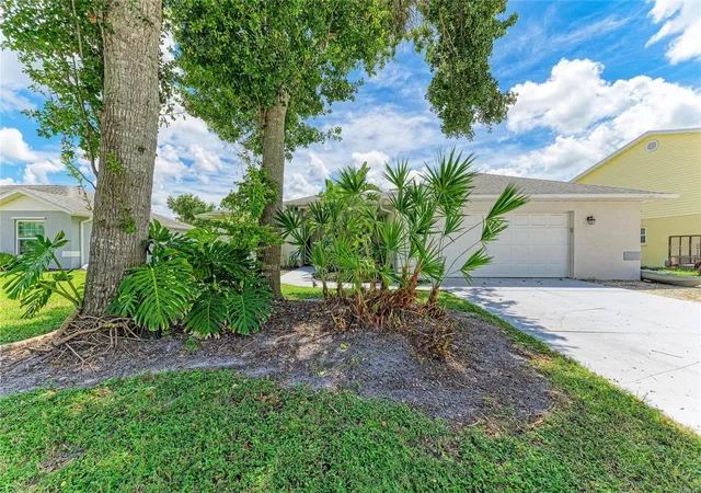 Photo 2 of Single family home for sale at 4173 Parry Dr, Sarasota, FL 34241 | MLS# A4708976 | Listing updated on 2026-10-09