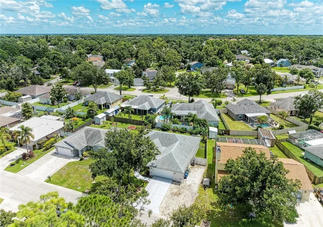 Photo 4 of Single family home for sale at 4173 Parry Dr, Sarasota, FL 34241 | MLS# A4708976 | Listing updated on 2026-10-09