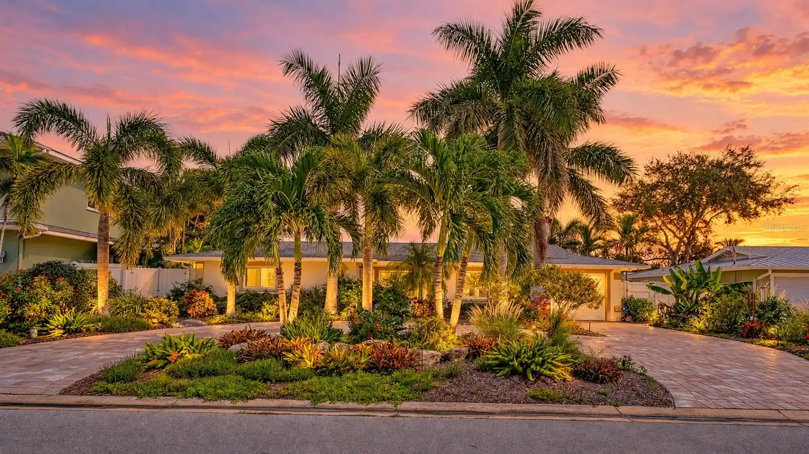 Photo 2 of Single family home for sale at 4907 Coral Blvd, Bradenton, FL 34210 | MLS# A4708981 | Listing updated on 2026-10-23