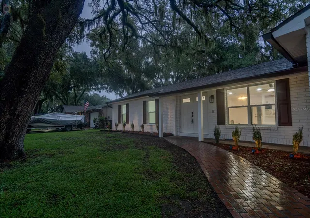 Photo 3 of Single family home for sale at 611 Rooks Rd, Seffner, FL 33584 | MLS# TB8556388 | Listing updated on 2026-10-10