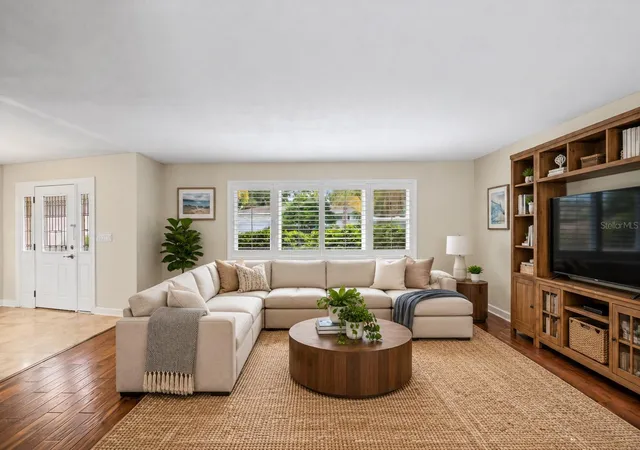 Photo 2 of Single family home for sale at 1570 High Blf Dr, Largo, FL 33770 | MLS# TB8556391 | Listing updated on 2026-10-09