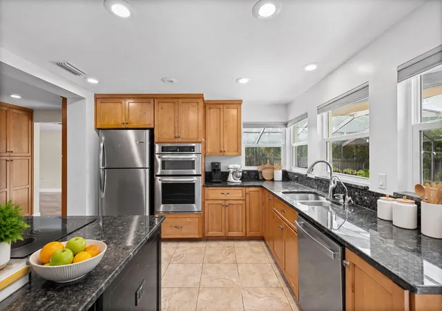 Photo 4 of Single family home for sale at 1570 High Blf Dr, Largo, FL 33770 | MLS# TB8556391 | Listing updated on 2026-10-09