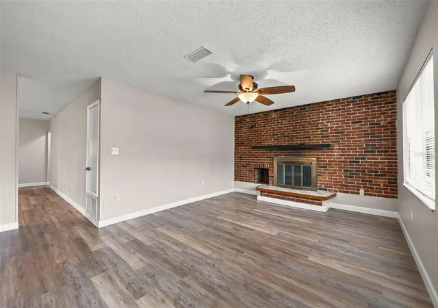 Photo 2 of Single family home for sale at 252 W Palmetto Ave, Longwood, FL 32750 | MLS# O6448521 | Listing updated on 2026-10-21