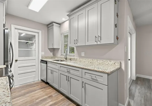 Photo 4 of Single family home for sale at 252 W Palmetto Ave, Longwood, FL 32750 | MLS# O6448521 | Listing updated on 2026-10-21