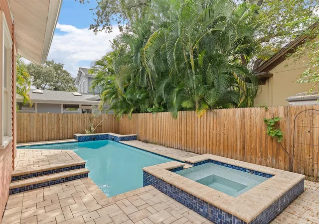 Photo 1 of Single family home for sale at 2410 W Jetton Ave, Tampa, FL 33629 | MLS# O6448531 | Listing updated on 2026-10-09
