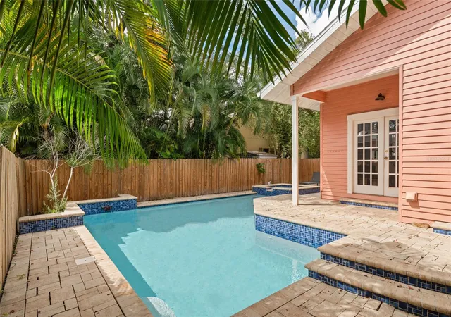 Photo 2 of Single family home for sale at 2410 W Jetton Ave, Tampa, FL 33629 | MLS# O6448531 | Listing updated on 2026-10-09