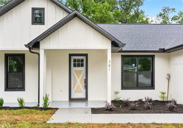 Photo 3 of Single family home for sale at 381 Carriage Ln, Lady Lake, FL 32159 | MLS# O6448533 | Listing updated on 2026-10-09