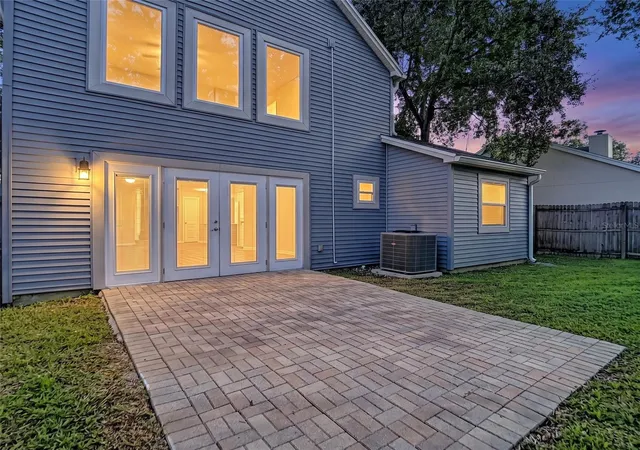 Photo 3 of Single family home for sale at 607 Breezeway Ct, Brandon, FL 33511 | MLS# TB8556405 | Listing updated on 2026-10-23