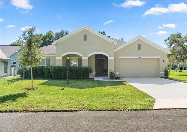 Photo 4 of Single family home for sale at 35040 Smoketree Ln, Dade City, FL 33523 | MLS# TB8556406 | Listing updated on 2026-10-16
