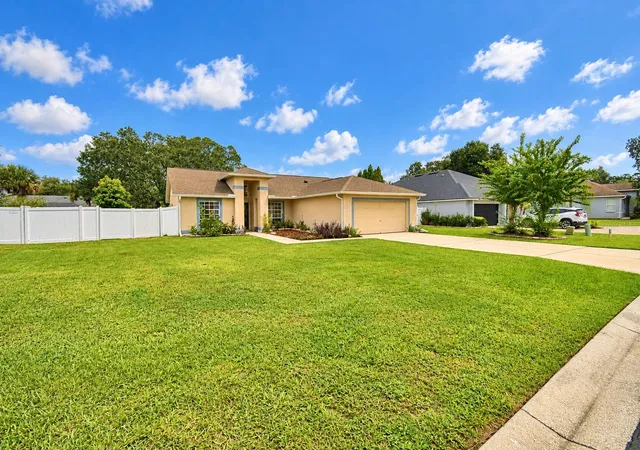 Photo 2 of Single family home for sale at 3603 Lismore Dr, Lakeland, FL 33803 | MLS# P4940112 | Listing updated on 2026-10-08