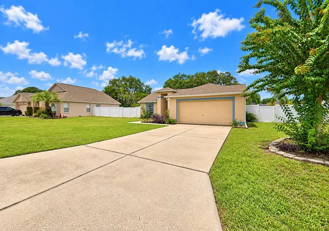 Photo 3 of Single family home for sale at 3603 Lismore Dr, Lakeland, FL 33803 | MLS# P4940112 | Listing updated on 2026-10-09