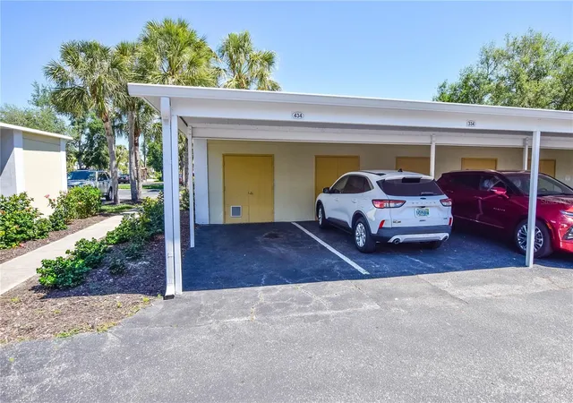 Photo 3 of Condo for sale at 433 Cerromar Ln #534, Venice, FL 34293 | MLS# N6146130 | Listing updated on 2026-10-21
