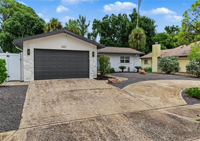 Photo 2 of Single family home for sale at 6342 31st Street S, Saint Petersburg, FL 33712 | MLS# TB8556425 | Listing updated on 2026-10-09