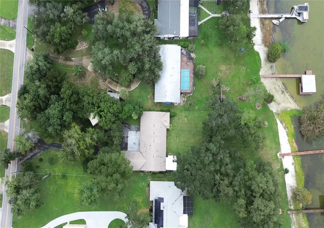 Photo 1 of Single family home for sale at 1020 W Lake Hamilton Dr, Winter Haven, FL 33881 | MLS# P4940113 | Listing updated on 2026-10-09