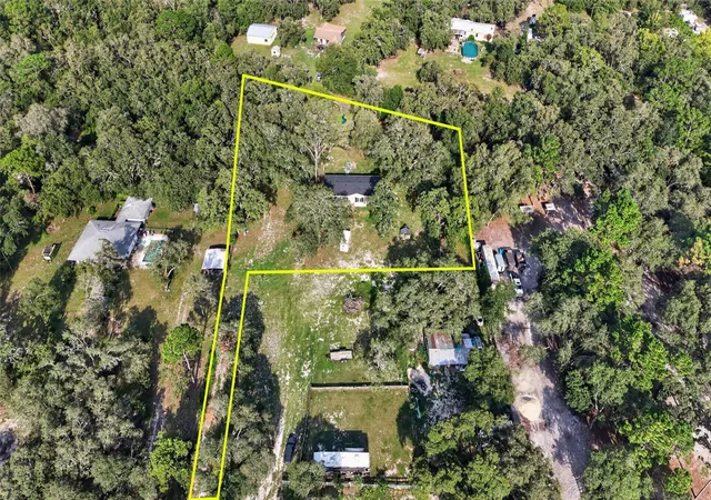 Photo 2 of Manufactured home for sale at 17538 Evelyn Ct, Spring Hill, FL 34610 | MLS# TB8556429 | Listing updated on 2026-10-09