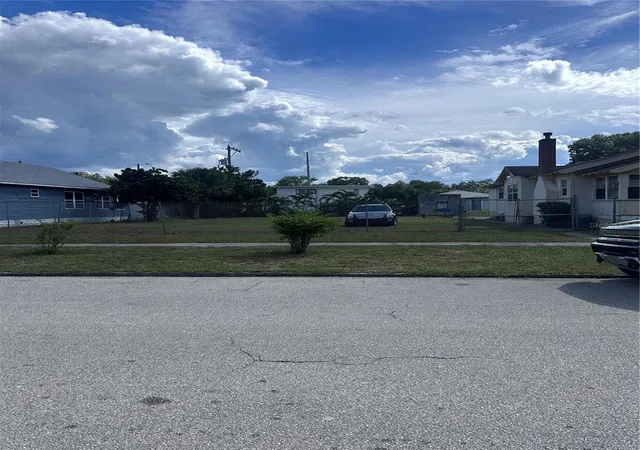 Photo 4 of Single family home for sale at 1234 13th Avenue S, Saint Petersburg, FL 33705 | MLS# TB8556437 | Listing updated on 2026-10-10