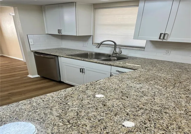 Photo 2 of Single family home for sale at 2080 Sun Tree Cir N, Clearwater, FL 33763 | MLS# TB8556452 | Listing updated on 2026-10-13