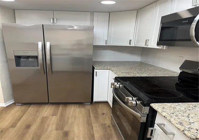 Photo 3 of Single family home for sale at 2080 Sun Tree Cir N, Clearwater, FL 33763 | MLS# TB8556452 | Listing updated on 2026-10-13