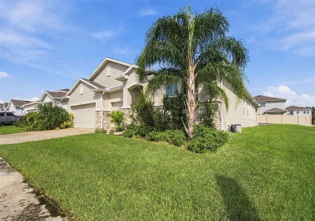 Photo 3 of Single family home for sale at 32337 Conchshell Sail St, Wesley Chapel, FL 33545 | MLS# TB8556458 | Listing updated on 2026-10-09