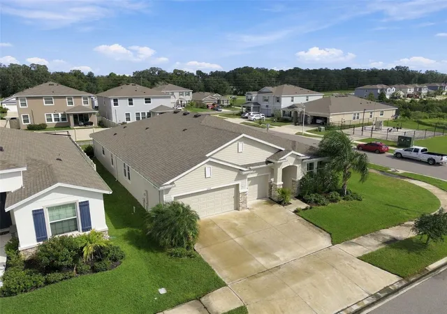 Photo 3 of Single family home for sale at 32337 Conchshell Sail St, Wesley Chapel, FL 33545 | MLS# TB8556458 | Listing updated on 2026-10-09