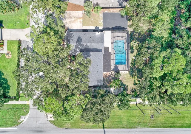Photo 3 of Single family home for sale at 1595 Oak Ln, Clearwater, FL 33764 | MLS# TB8556461 | Listing updated on 2026-10-17