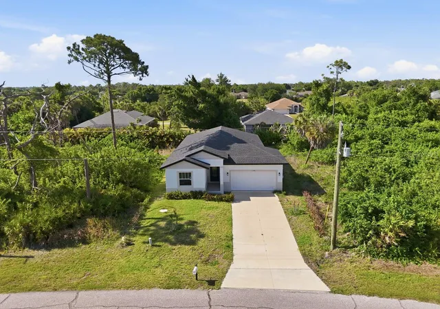 Photo 2 of Single family home for sale at 136 Lomas Rd, Rotonda West, FL 33947 | MLS# O6448588 | Listing updated on 2026-10-09