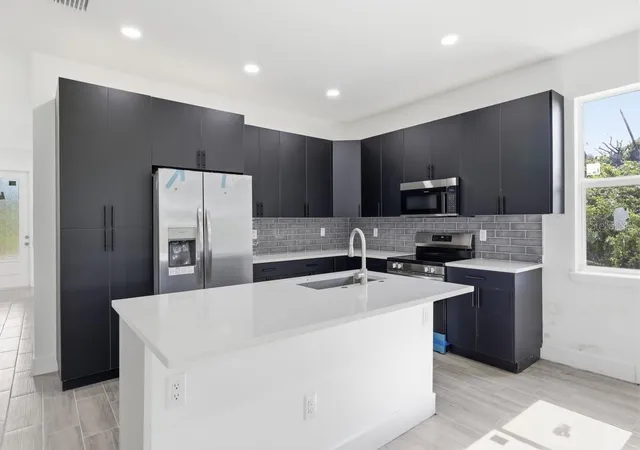 Photo 4 of Single family home for sale at 136 Lomas Rd, Rotonda West, FL 33947 | MLS# O6448588 | Listing updated on 2026-10-09