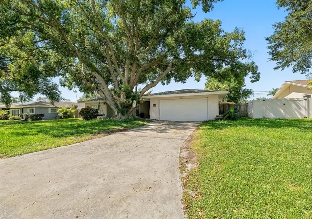 Photo 3 of Single family home for sale at 1356 Woodcrest Ave, Clearwater, FL 33756 | MLS# TB8556474 | Listing updated on 2026-10-15