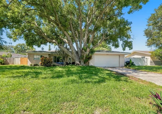Photo 4 of Single family home for sale at 1356 Woodcrest Ave, Clearwater, FL 33756 | MLS# TB8556474 | Listing updated on 2026-10-15