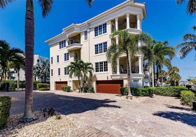 Listing Photo 4 - Condo for sale in building located at 304 Calle Miramar, Siesta Key, FL 34242 - Unit #304S