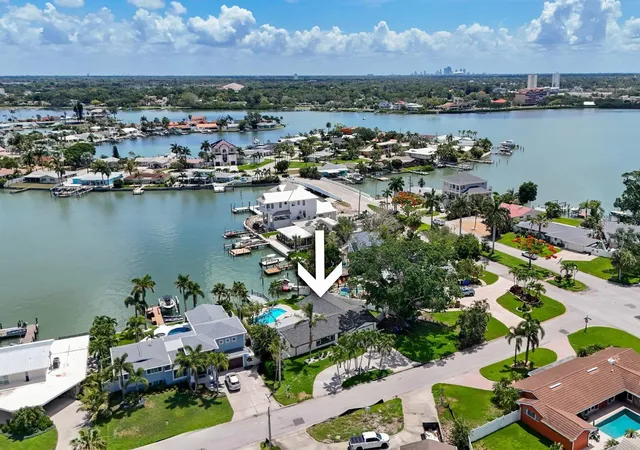 Photo 1 of Single family home for sale at 7905 9th Avenue S, Saint Petersburg, FL 33707 | MLS# O6448591 | Listing updated on 2026-10-23