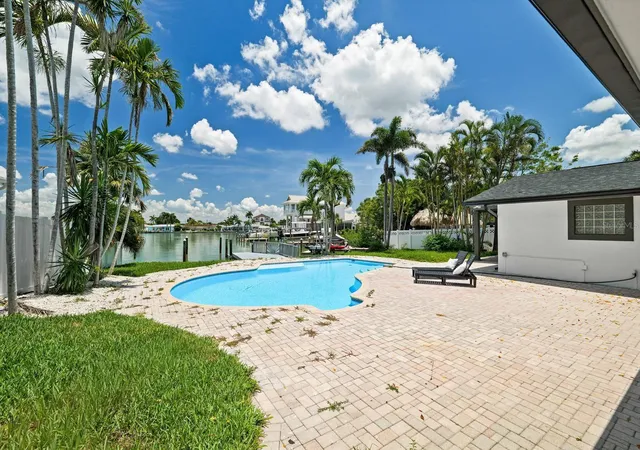Photo 3 of Single family home for sale at 7905 9th Avenue S, Saint Petersburg, FL 33707 | MLS# O6448591 | Listing updated on 2026-10-23