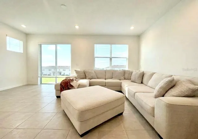Photo 4 of Townhouse for sale at 1123 Boardwalk Pl, Kissimmee, FL 34747 | MLS# O6448594 | Listing updated on 2026-10-20