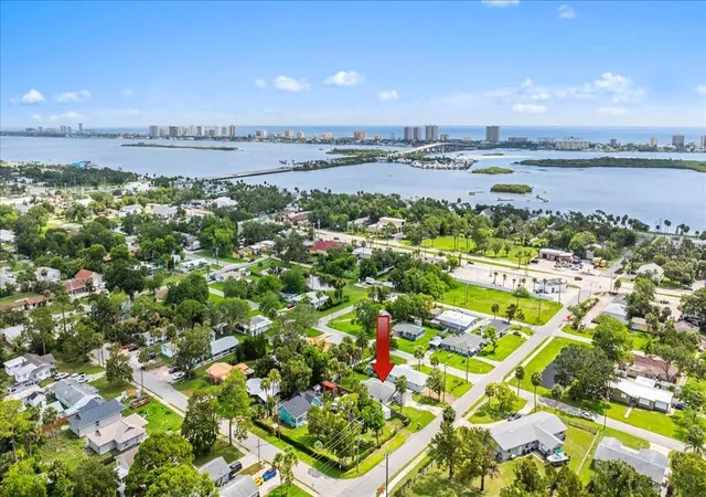 Photo 3 of Single family home for sale at 211 Fox Pl, Port Orange, FL 32127 | MLS# O6448597 | Listing updated on 2026-10-09