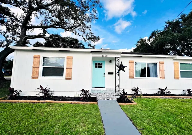 Photo 3 of Sale Pending at 1300 21st Street S, Saint Petersburg, FL 33712 | MLS# TB8556491 | Listing updated on 2026-10-11