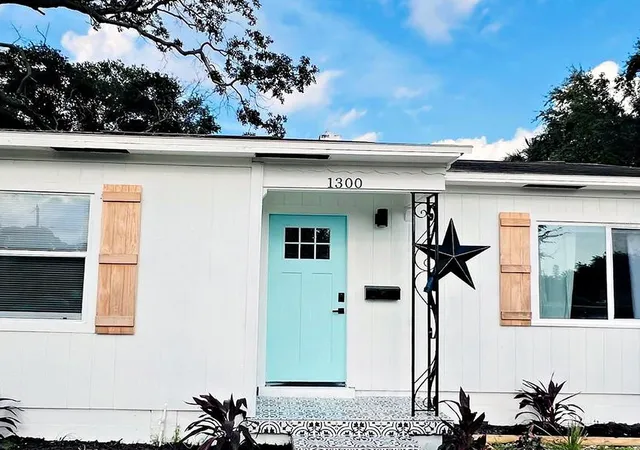 Photo 3 of Sale Pending at 1300 21st Street S, Saint Petersburg, FL 33712 | MLS# TB8556491 | Listing updated on 2026-10-11