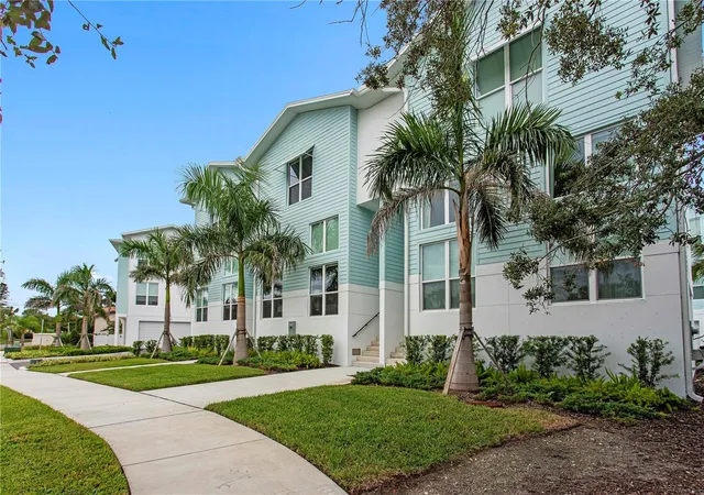 Photo 2 of Townhouse for sale at 3826 Pompano Dr Se, Saint Petersburg, FL 33705 | MLS# TB8556497 | Listing updated on 2026-10-10