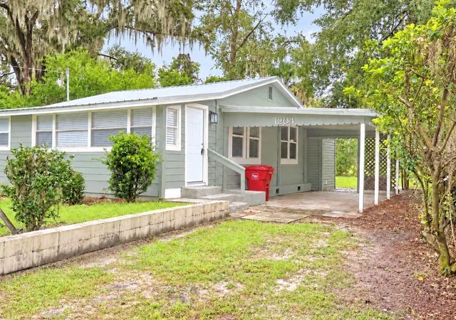 Photo 3 of Single family home for sale at 1204 N Morningside Dr, Plant City, FL 33563 | MLS# L4965652 | Listing updated on 2026-10-09