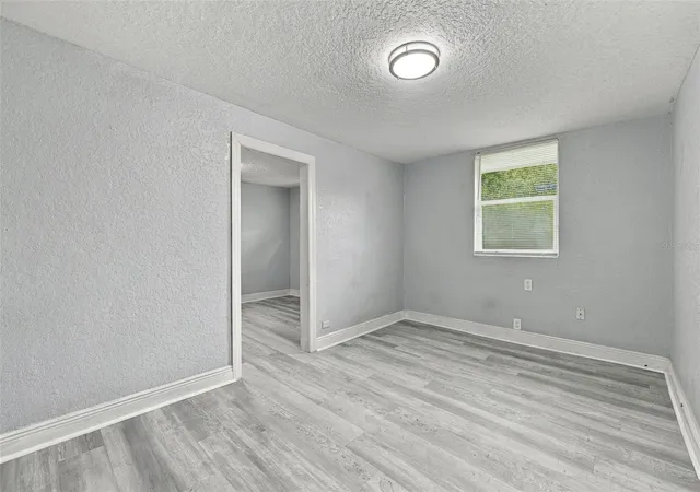 Listing Photo 4 - Condo for sale in building located at 3106 N 17th St, TAMPA, FL 33605