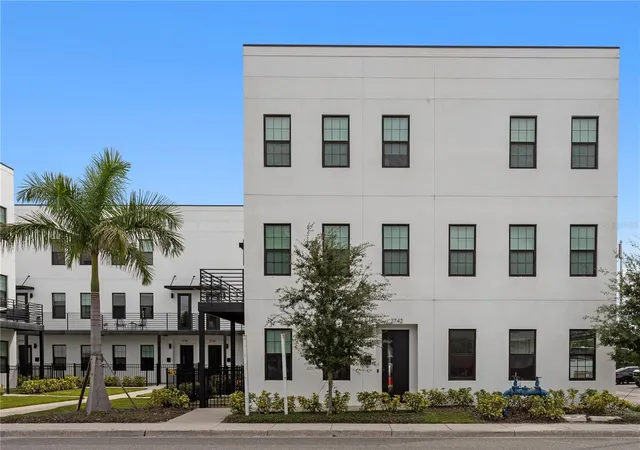Photo 1 of Townhouse for sale at 2724 5th Avenue S, Saint Petersburg, FL 33712 | MLS# TB8556505 | Listing updated on 2026-10-10