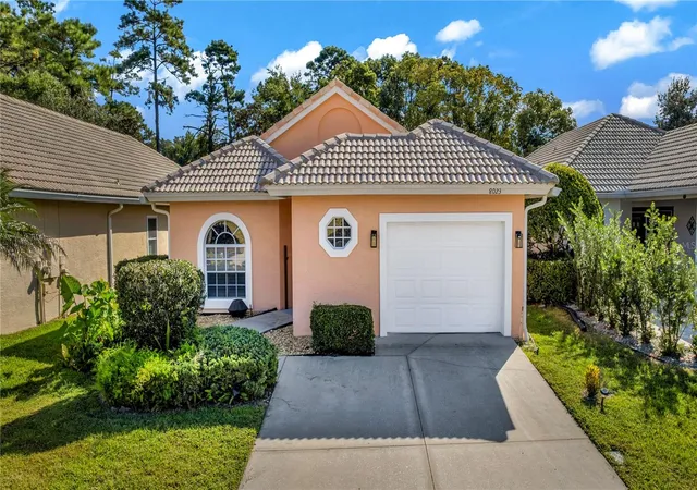 Single family home for sale at 8023 Saint Andrews Way, MOUNT DORA, FL 32757 | MLS# O6448616