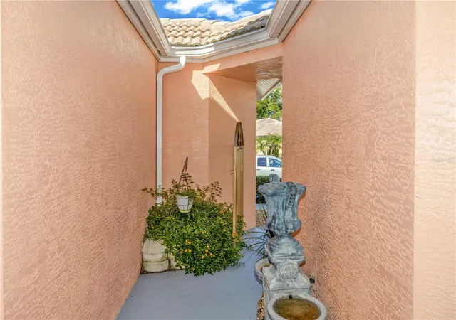 Photo 4 of Single family home for sale at 8023 Saint Andrews Way, Mount Dora, FL 32757 | MLS# O6448616 | Listing updated on 2026-10-09