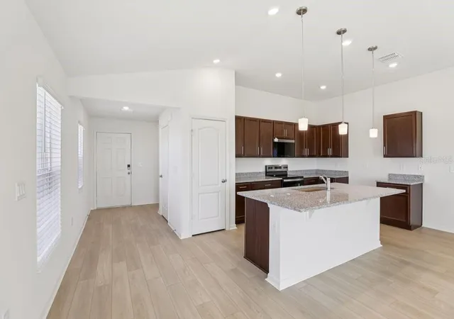 Photo 4 of Single family home for sale at 1516 Kayla Cir, Lake Wales, FL 33853 | MLS# O6448630 | Listing updated on 2026-10-10