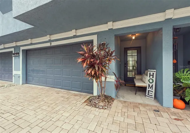 Photo 2 of Townhouse for sale at 3111 W De Leon St #9, Tampa, FL 33609 | MLS# TB8556522 | Listing updated on 2026-10-10