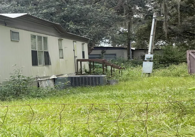 Photo 3 of Manufactured home for sale at 205 Little Star Rd, Hawthorne, FL 32640 | MLS# V4951732 | Listing updated on 2026-10-11