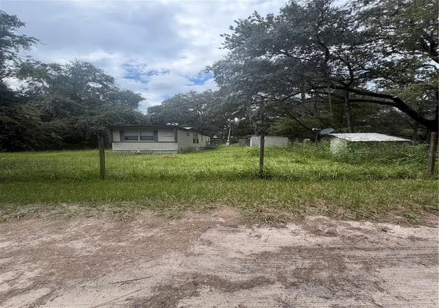 Photo 3 of Manufactured home for sale at 205 Little Star Rd, Hawthorne, FL 32640 | MLS# V4951732 | Listing updated on 2026-10-11