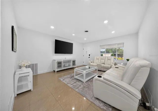 Photo 4 of Single family home for sale at 4600 Arcie St, Orlando, FL 32812 | MLS# S5159200 | Listing updated on 2026-10-09